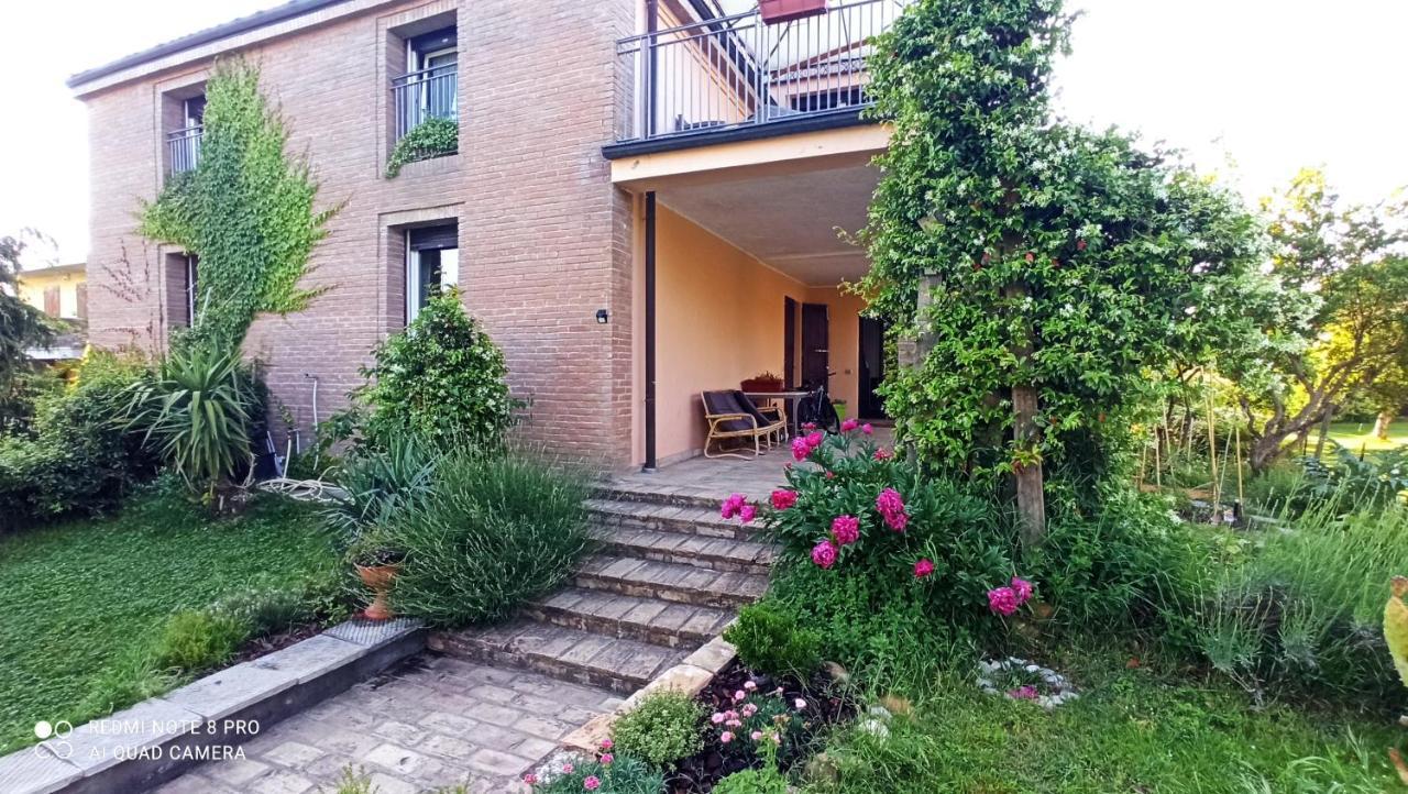 Casa Vincenzo 130 Mq Con Portico Ed Ingresso Esclusivo Dal Giardino Villa Felino Exterior photo