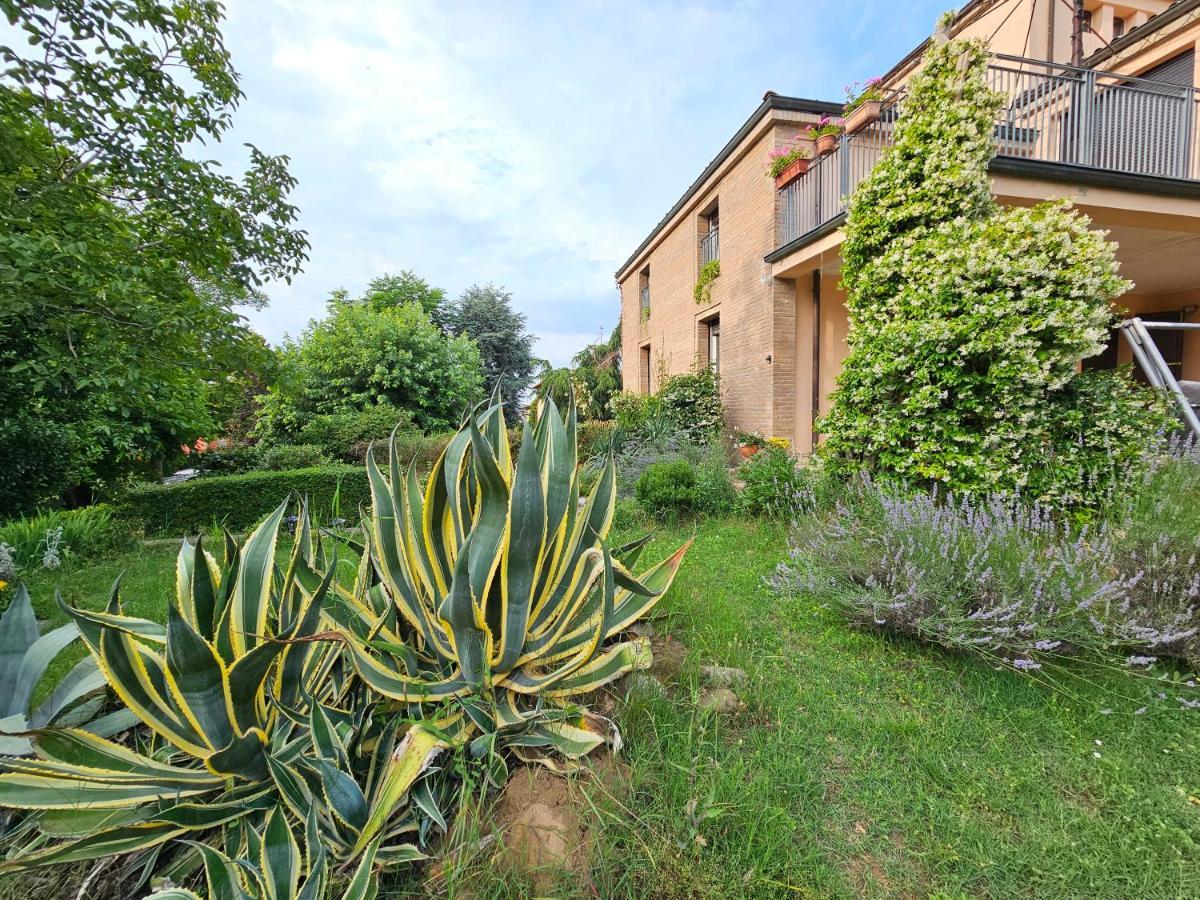 Casa Vincenzo 130 Mq Con Portico Ed Ingresso Esclusivo Dal Giardino Villa Felino Exterior photo