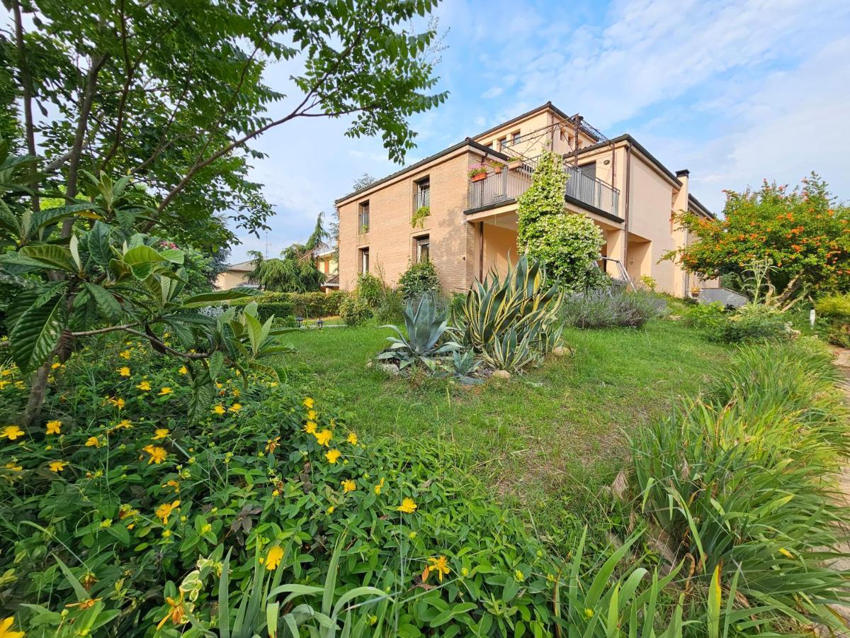 Casa Vincenzo 130 Mq Con Portico Ed Ingresso Esclusivo Dal Giardino Villa Felino Exterior photo