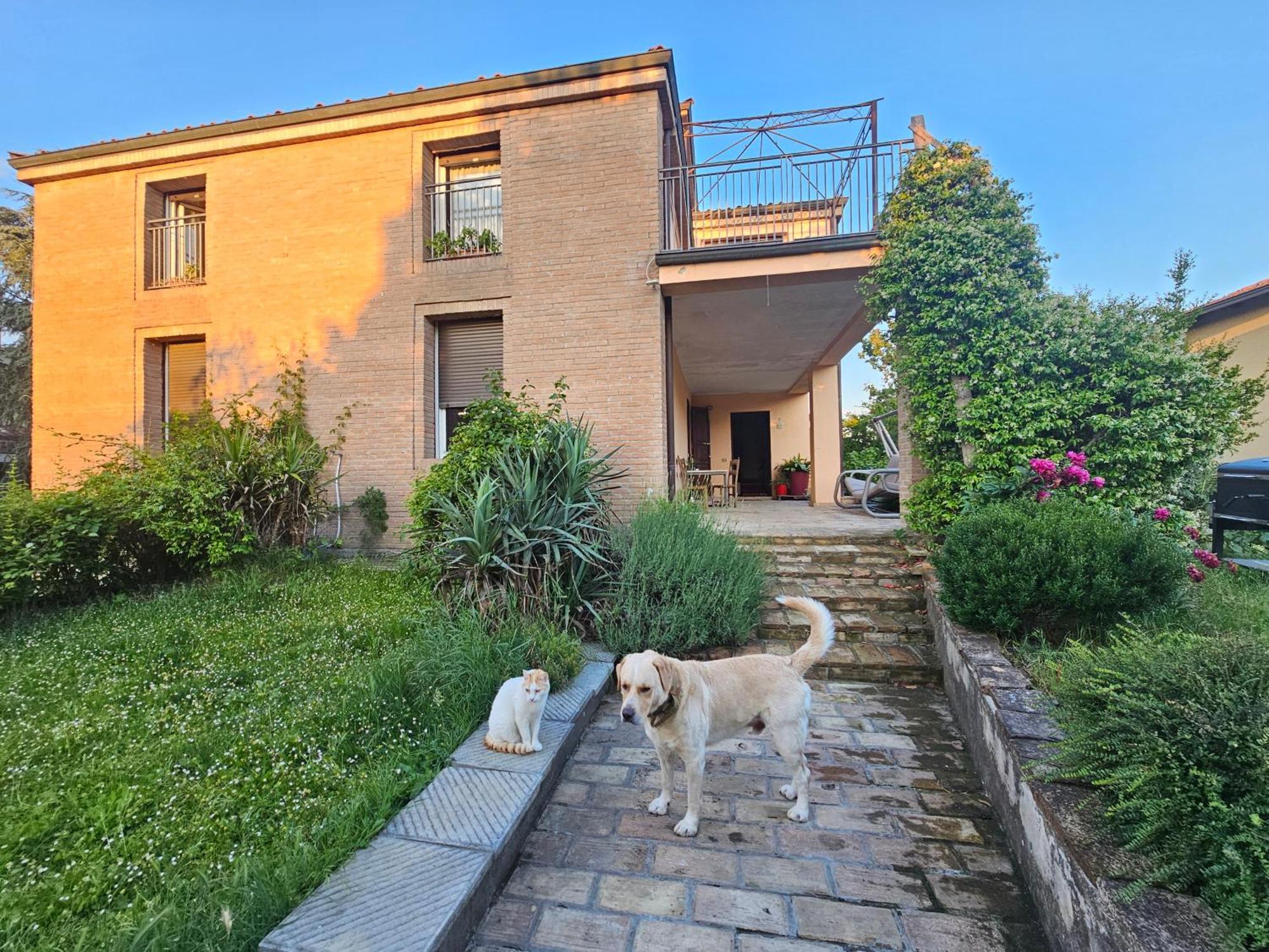Casa Vincenzo 130 Mq Con Portico Ed Ingresso Esclusivo Dal Giardino Villa Felino Exterior photo